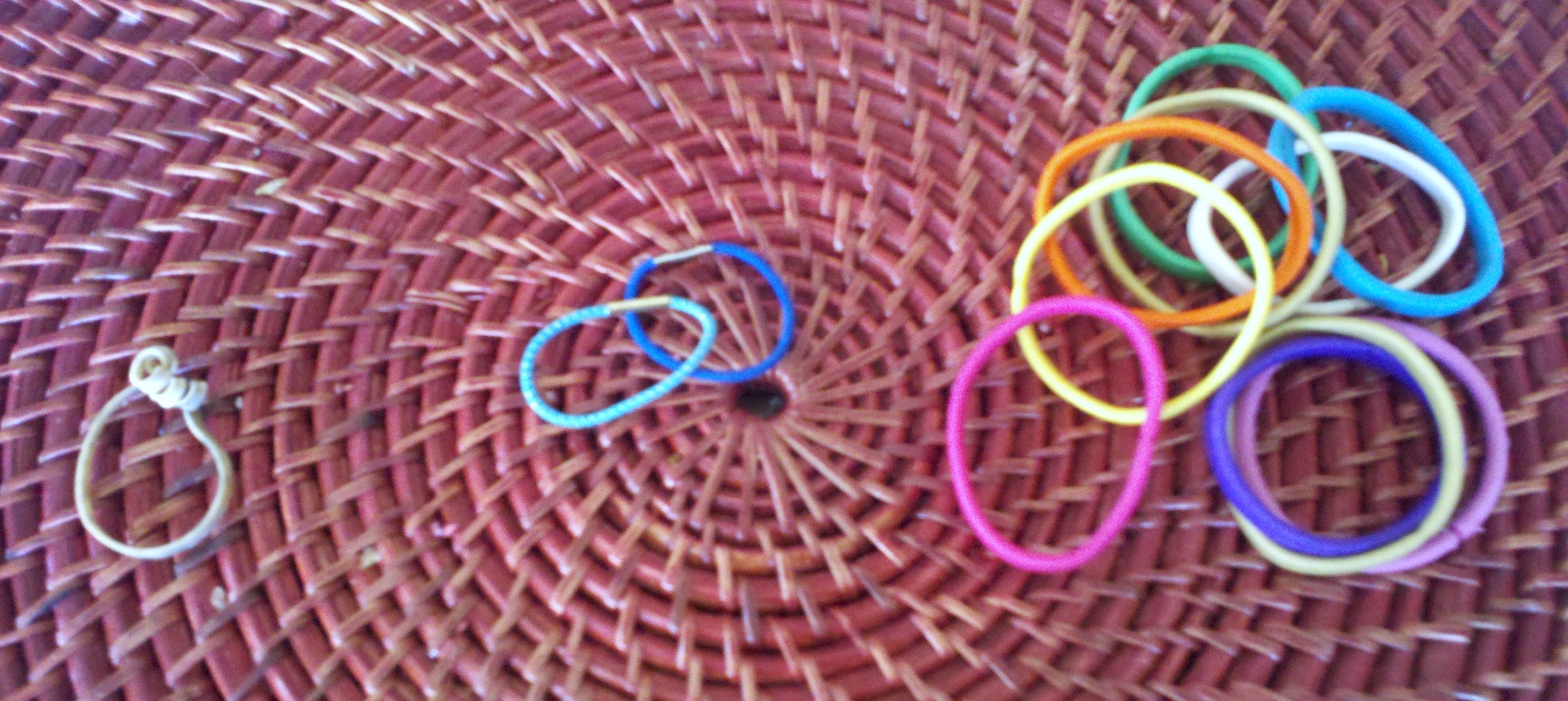 rubber band can